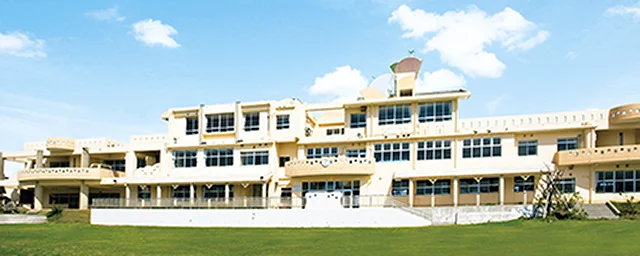 N高等学校 沖縄伊計本校の校舎